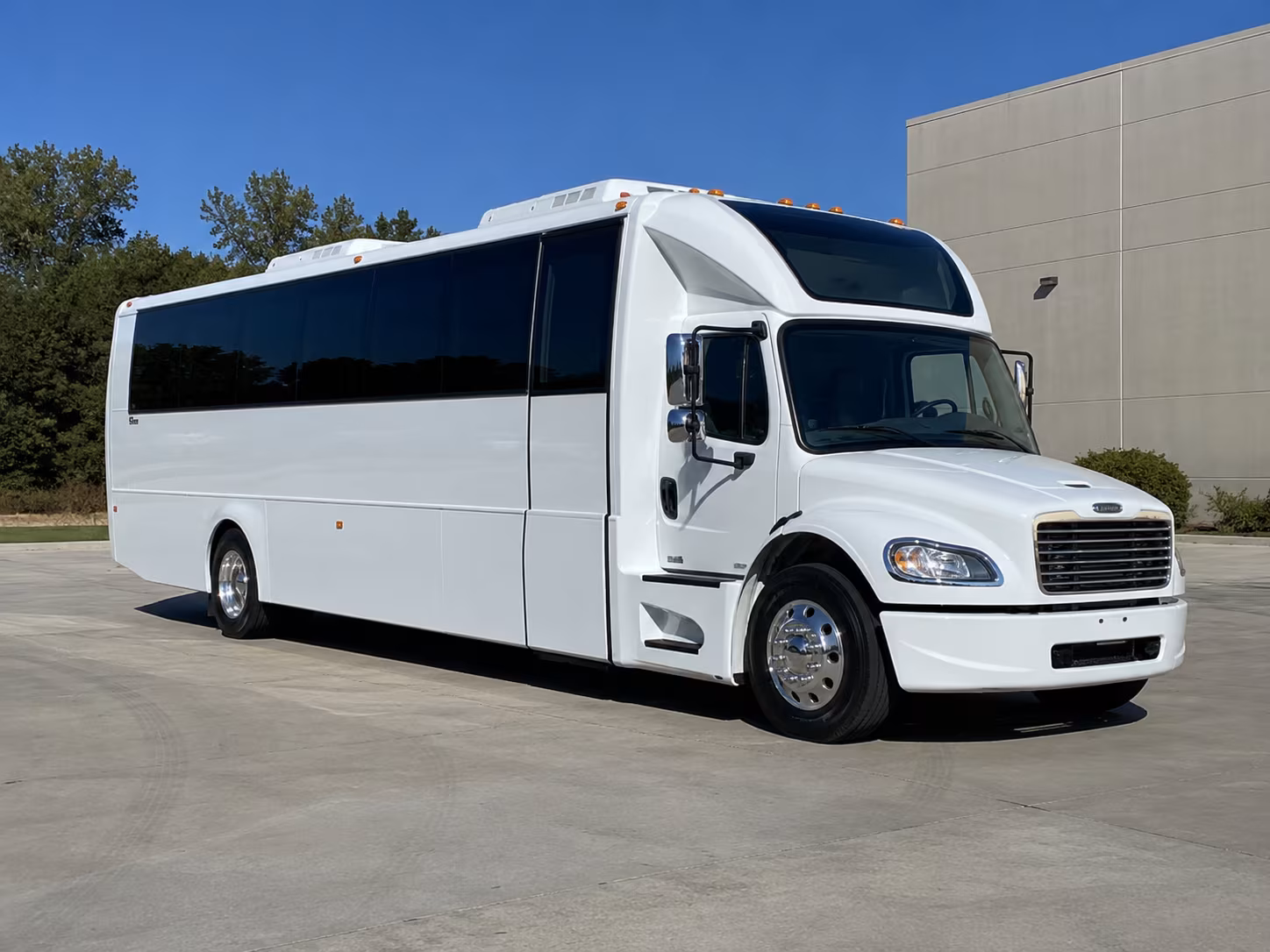 apple valley 28 passenger party bus