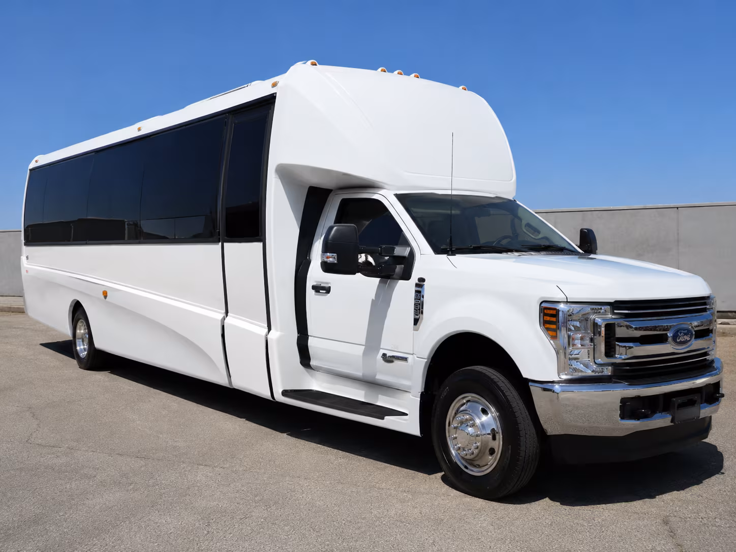 buses for apple valley arts and history field trips