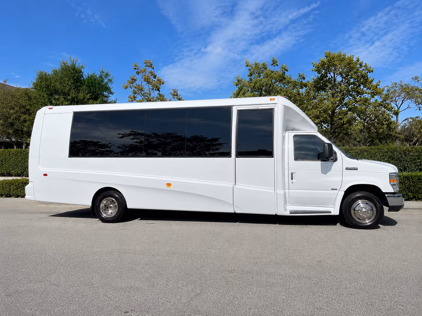 corporate airport transfer buses to ontario international airport